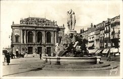 Montpellier CPA Le theatre et la fontaine des Trois Graces