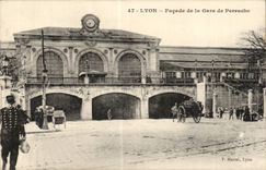 Lyon CPA Frontage of the station of Perrache
