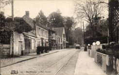 Barbizon - Large Street - CPA