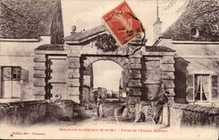 Beaumont of Gatinais CPA Gate of the old castle