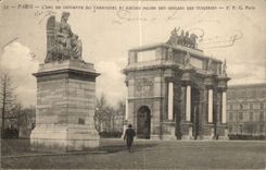 Paris CPA L'arc de triomphe du Carrousel et ancien pilier des grilles des Tuileries