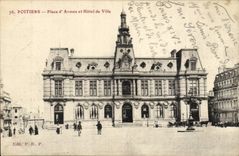 Poitiers CPA Places of weapons and town hall