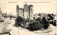 Rodez CPA Places of weapons and cathedral