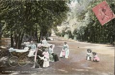 Bois de Boulogne CPA a group of nurses (children)