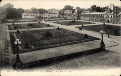 Fontainebleau CPA the castle court