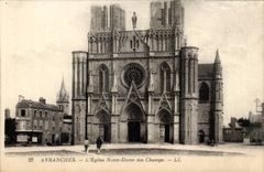 Avranches CPA L'eglise Notre Dame des Champs