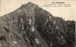 The Pyrenees - Excursion with the Peak of the South - the Summit of Peak has 2877 of altitude