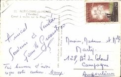 Unsere Dame Einfassungen des MODERNEN KARTE Bootes hat Schleier auf dem Strand