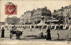 CPA Sande von olonne der Strand und das herrliche Hotel (Eselseselmaultier)