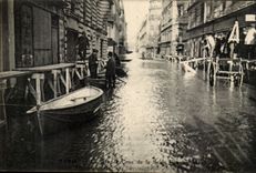 Raw CPA Paris of the Seine 1910 Ensevelissement of footbridge street Bellechasse