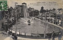 Paris CPA Luna Park Water chute Arrivee d'un bateau sur le lac apres la chute de 25m de haut a la vitesse de 120km heure