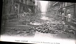 Paris CPA Construction of footbridges by the genius