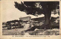 Make Romeu CPA Vue towards the Large hotel and the villas