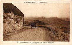 CPA automobile Auvergne Road of Puy de Dome Seen on the craters