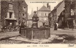 CPA Auvergne Besse Old fountain