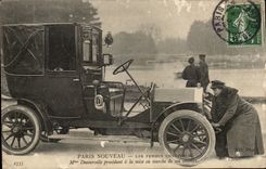 Paris New CPA the women drivers Mrs DEcourcelle proceeding to the setting in market of its bus TOP