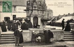 Sainte bretonische Anne CPA die sich wascht und mit dem wundersamen Brunnen trinkt