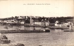 Beautiful Isle in Sea CPA Entrance of the port of Sauzon