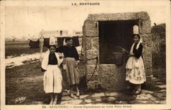 Young Guilvinec CPA bigoudennes with the old Breton well (folklore caps)