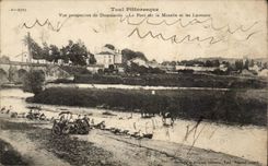 Toul CPA gesehene Perspektive von Domamrtin die Brucke auf der Mosel und den Washerwomen