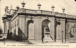 Nancy CPA Une face laterale de 'larc detriomphe statue de Here architecte de Stanislas