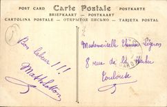 Arles CPA Arlesiennes in Alyscamps gone of the tombs