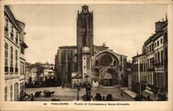 Toulouse CPA Place et cathedrale Saint Pierre