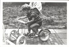 Reales Fotokind und -fahrrad