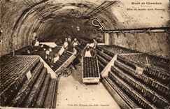 Epernay CPA Moet et Chandon Mise en masses apres remuage (vin vignoble)