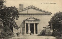 Troyes CPA Law courts