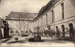 TRoyes CPA court of the museum