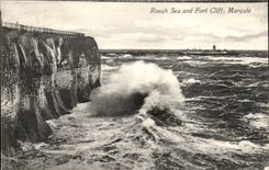 Grande Bretagne Great britain CPA Rough sea and Fort Cliff Margate