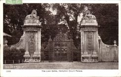 The United Kingdom Great Britain CPA London Hampton short de luxe hotel The lion spoil