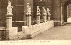 The United Kingdom Great Britain CPA London Hampton short de luxe hotel The kynge' S beestes