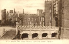 Grande Bretagne Great Britain CPA West front and moat bridge Hampton Court palace