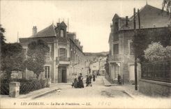 Les Andelys CPA La rue de Penthiere