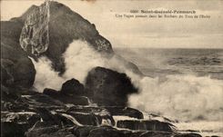 saint Guenole Penmarch - a Vague passer by in the rocks of the Hole the Hell - CPA