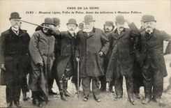 Ivry on the Seine CPA Crue of the Seine 1910 Floods Mr Lepine Prefect of police gives indications has Fallieres T