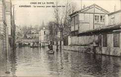 Asnieres CPA Inondations the tram passes in this sight