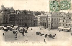 Laval CPA der Ort des Rathaus Postgebaudes (Markt)