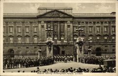 England - England - London - Guards leaving Buckingham Palace - CPA