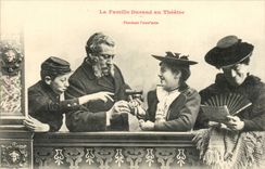 CPA Fantaisie humour La famille Durand au theatre Pendant l'entracte