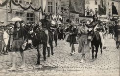 Compiegne CPA Partys von Jeanne des Bogens gruppiert Korporationen