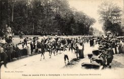 CPA Compiegne Festivals von Jeanne des Bogens Couleuvrines (Moncourrier Kapitan) schiesst