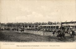 CPA Compiegne Festivals von Jeanne des Bogens das Turnier ein Hauptschlussel der Waffen