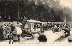 CPA Compiegne Festivals von Jeanne der Bogenautos des Gerichtes der Liebe
