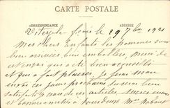 CPA Folklore Standard Costumes of Auvergne Woman TOP