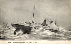 CPA Transatlantic Boat Boat by heavy weather (steamer)