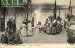 Boulogne on Sea the arivee of the Poisson - the sin - to sin - fish - fishing - CPA