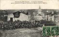 Beruhmte Umlagerungen von Toul - deutsche Soldaten nach dem Feuer des Dorfs von Fontenoy auf der Mosel - CPA